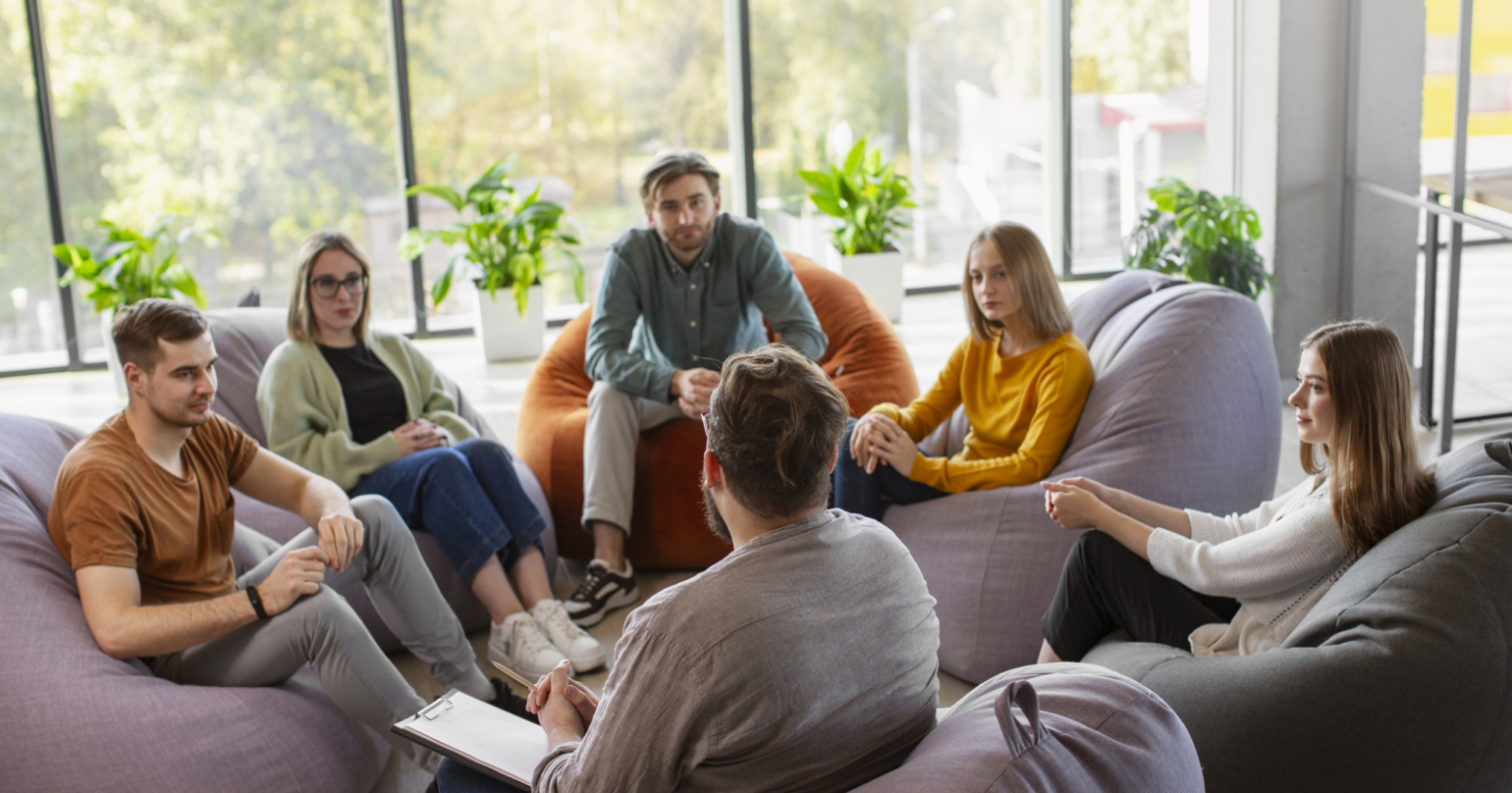 Psycholog, psychiatra, psychoterapeuta, a może coach? Przewodnik po specjalistach od zdrowia psychicznego